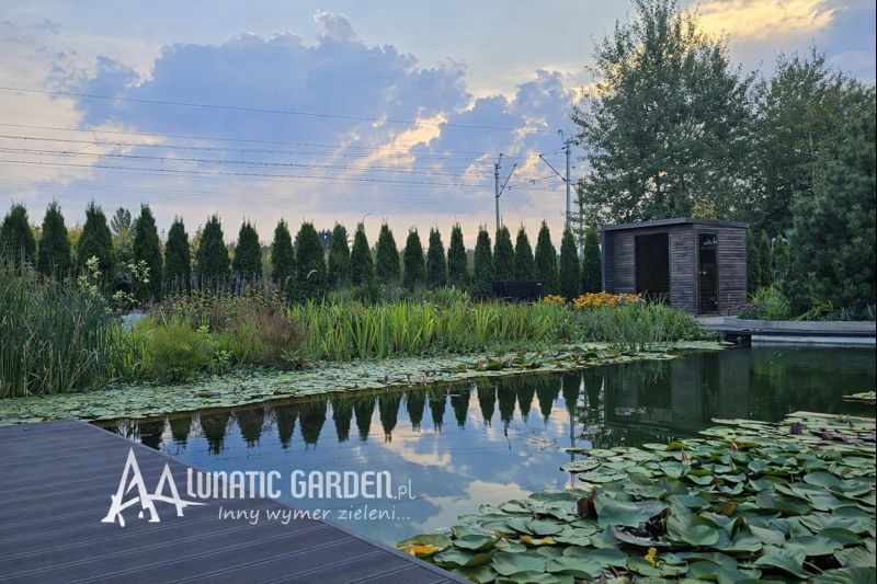 staw kąpielowy w ogrodzie

